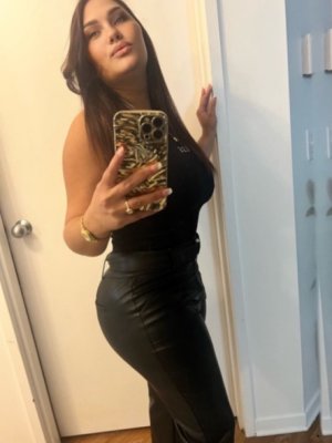 Alondra escort